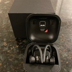 Powerbeats pro black